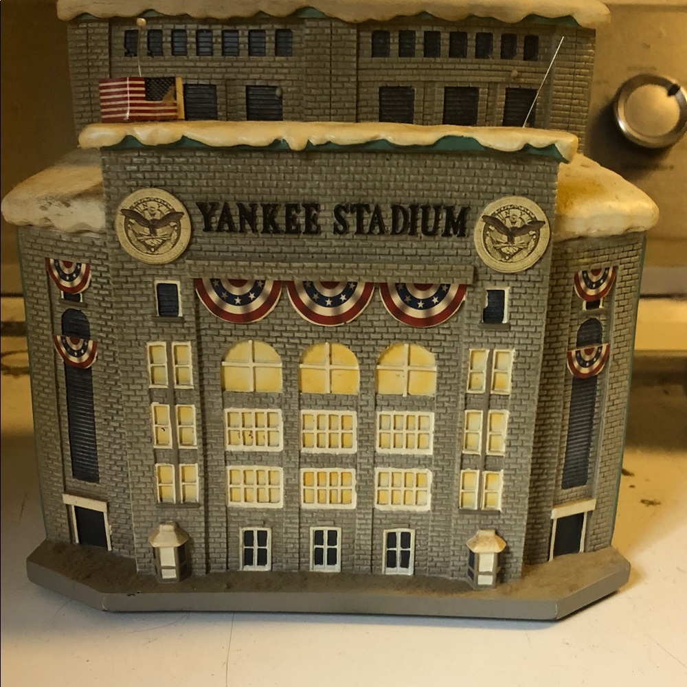 New York Yankees game stands.Collectable piece.